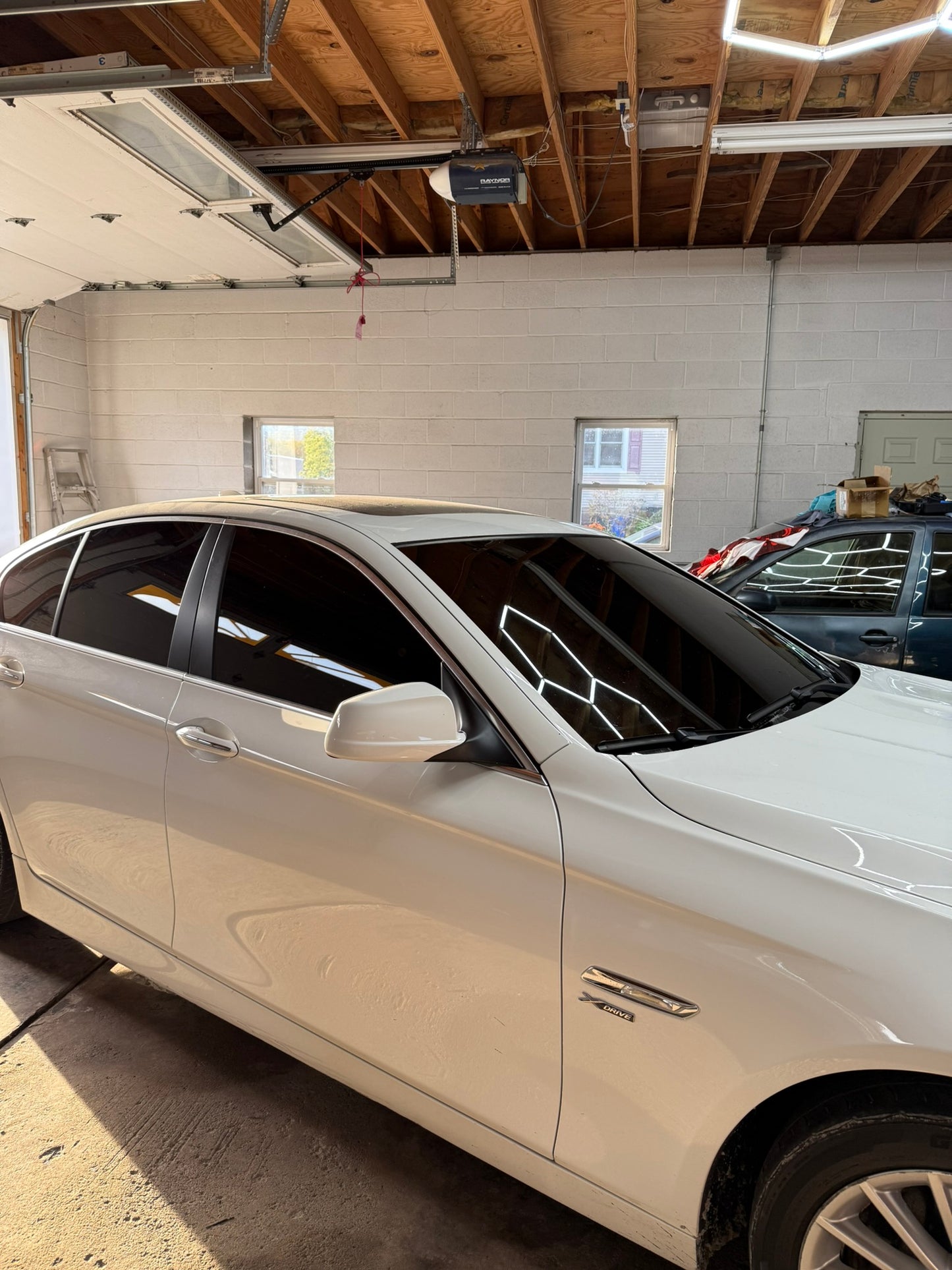 Full Car Tint – Van / Crossover (All Windows Except Windshield)